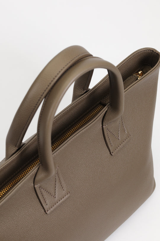 Victoria Medium Warm Grey